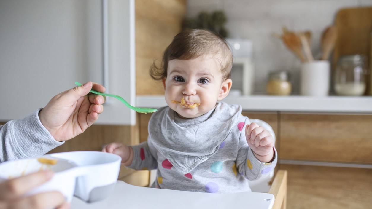 Baby feeding routines that work in noisy households