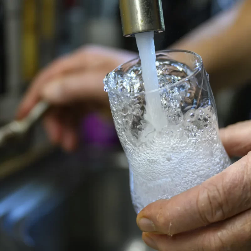 2706882-drinking-water