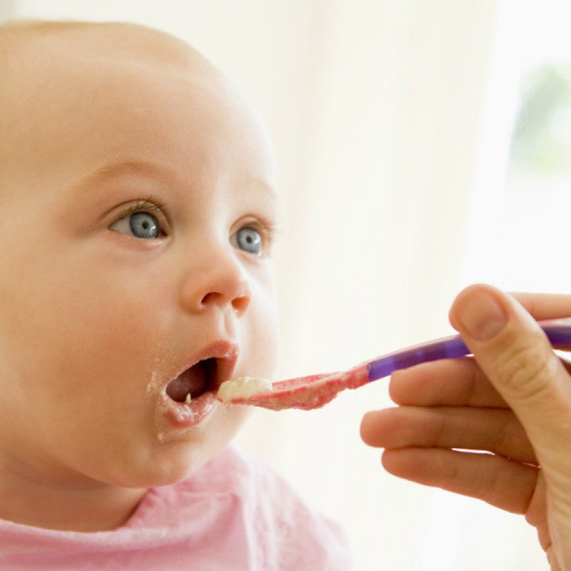 Introducing-solid-food-to-your-baby-safety-tips-resized